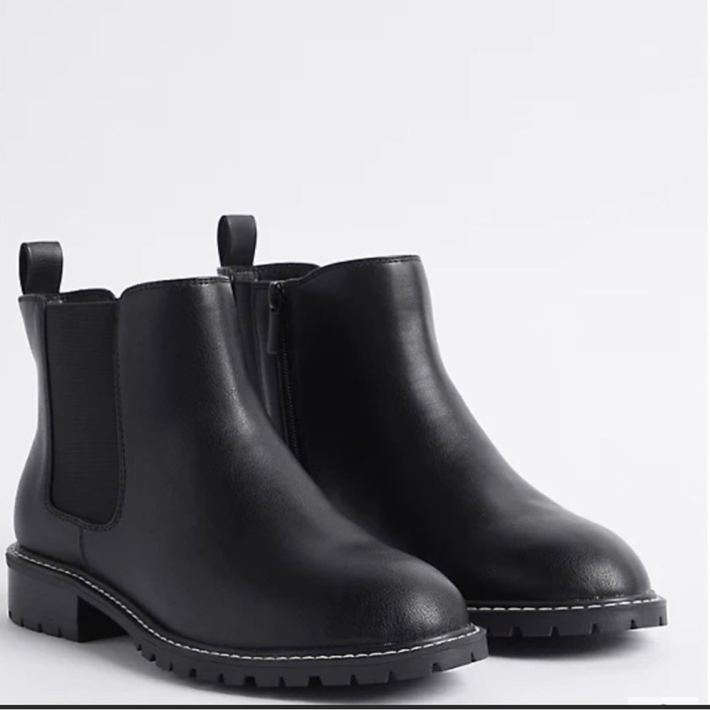 Torrid 9 wide width Chelsea Boots